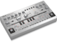 BEHRINGER - Sintetizzatore analogico di bassi con Step sequencer, Filtro risonante e arpeggiatore