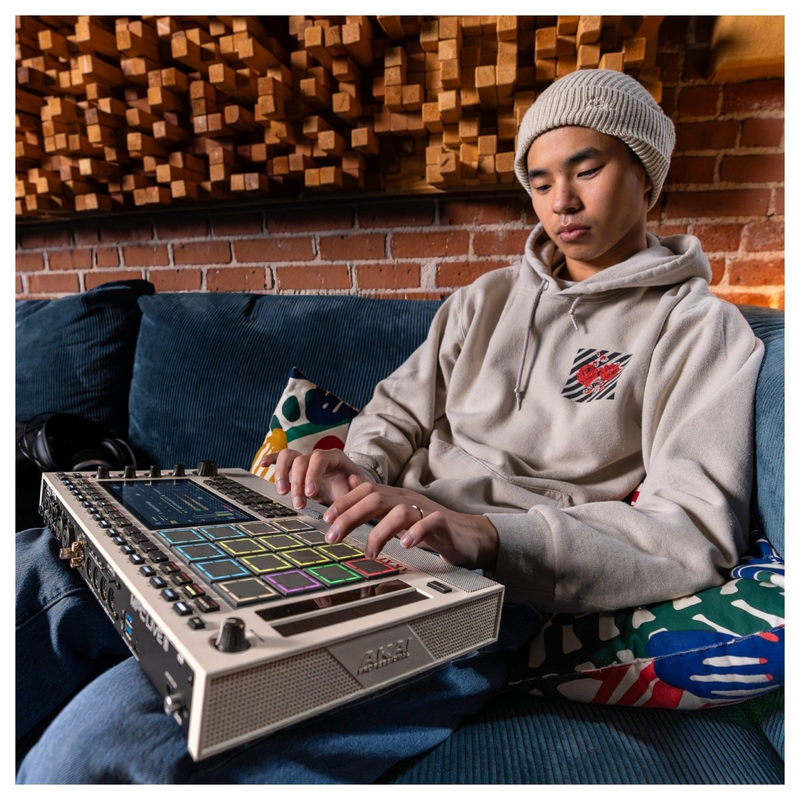 AKAI - 