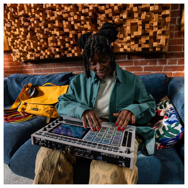 AKAI - 