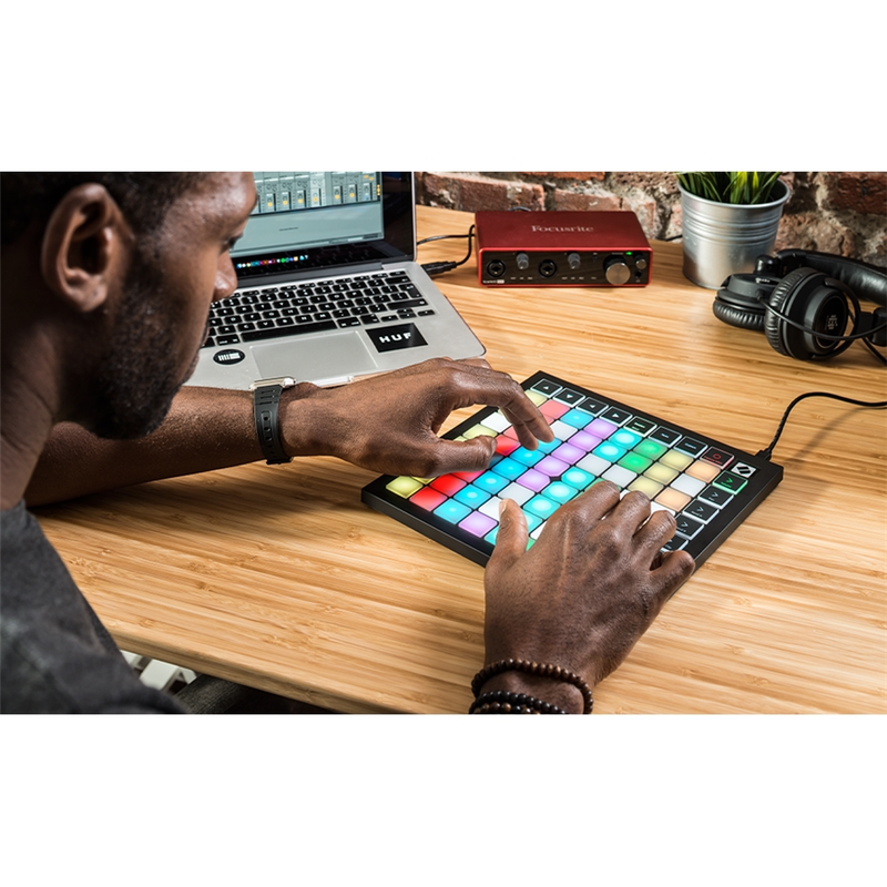 NOVATION - MIDI controller
