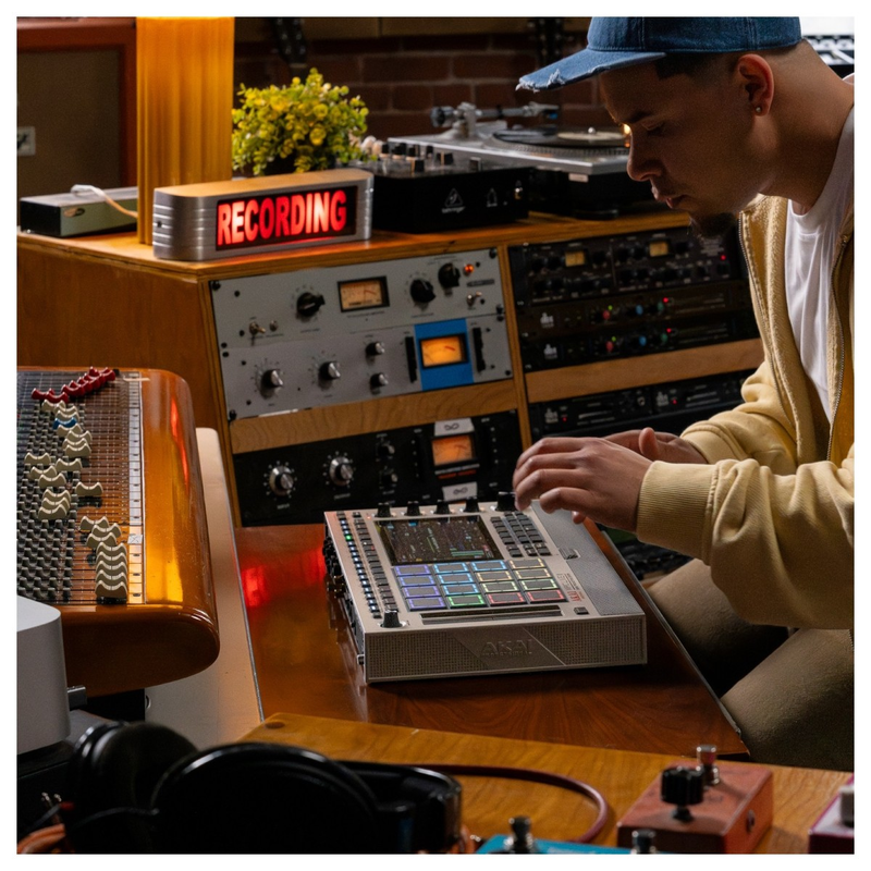 AKAI - 