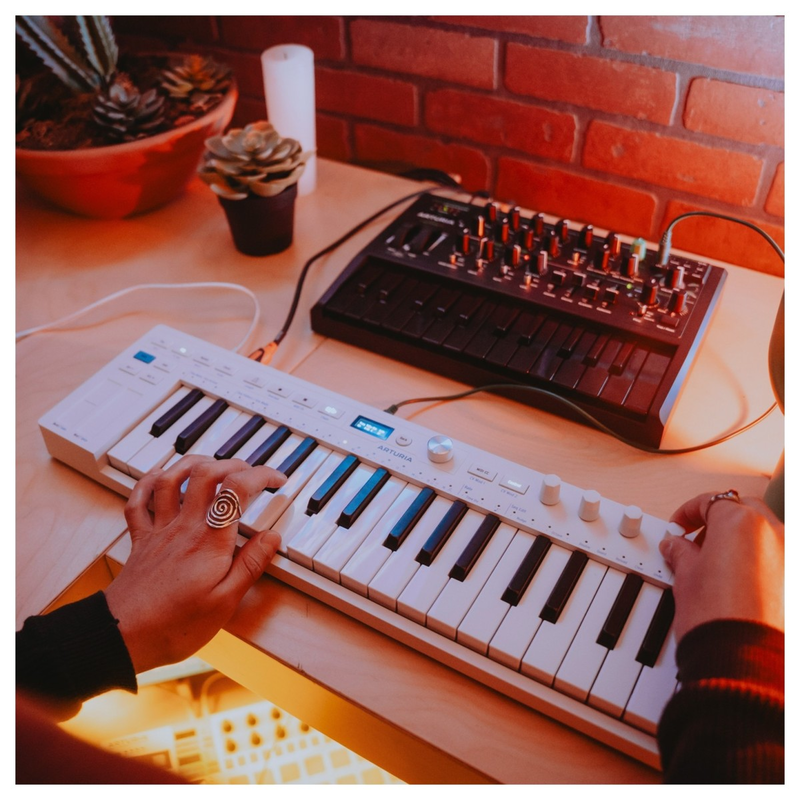 ARTURIA - Controller e Sequencer MIDI